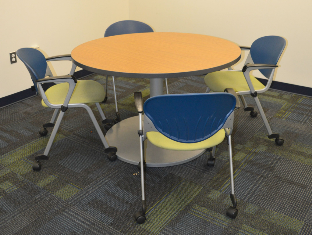 Student Center G09 study space with round table and chairs around